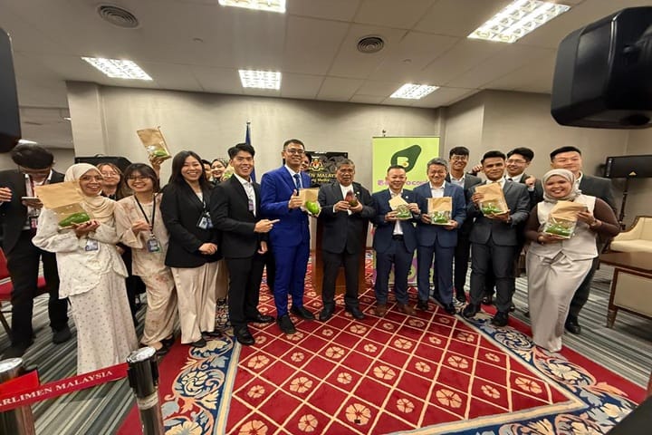 Sabah’s QAV1 Avocados Reach Parliament – Promoting Local Fruits from Tawau to the Nation Sabah’s QAV1 Avocados Reach Parliament – Promoting Local Fruits from Tawau to the Nation
